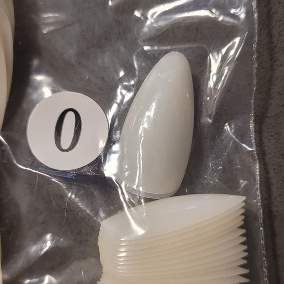 1100 fake nails with press-on glue and fake nail clippers - Picture 3 of 12